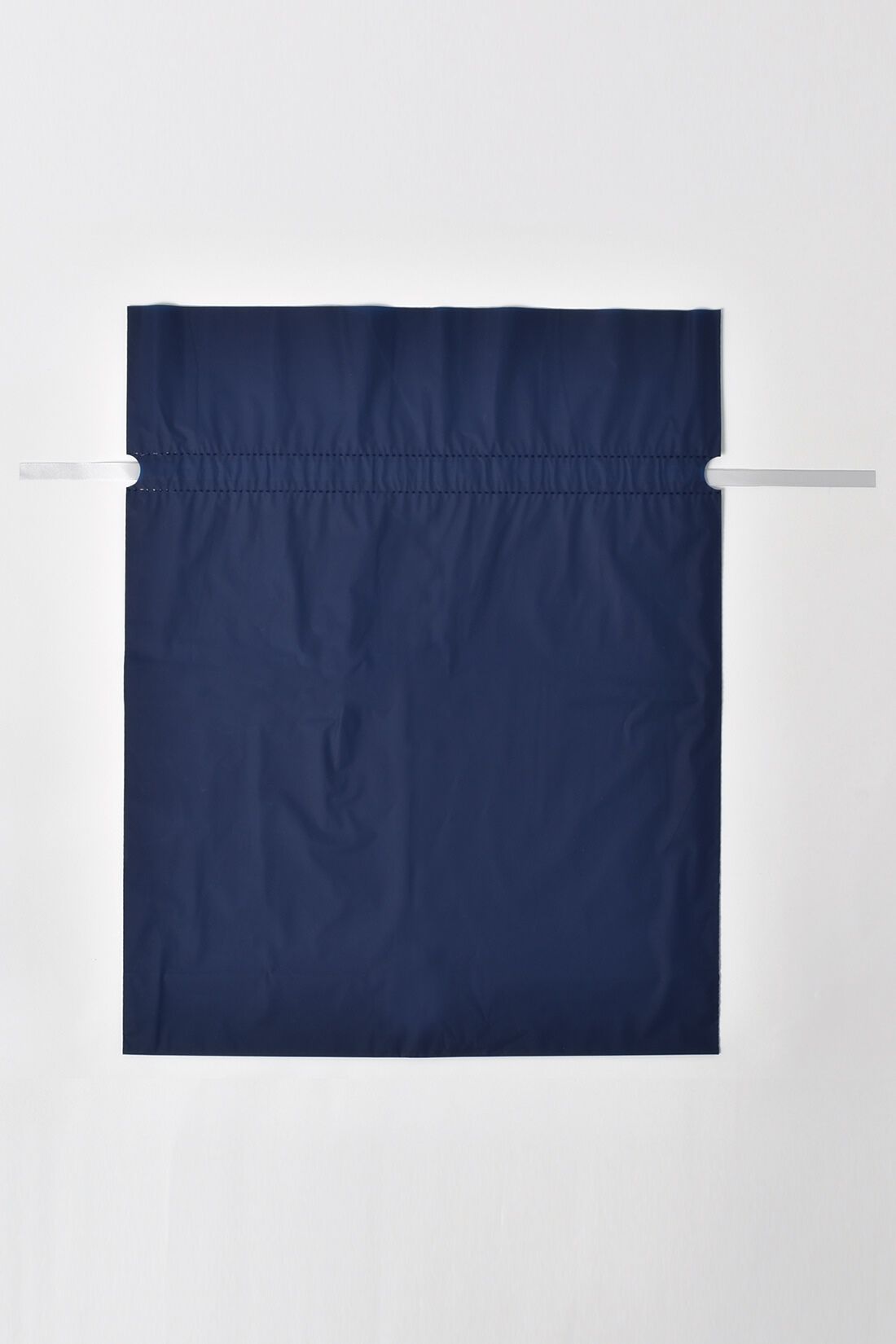 フェリシモギフトショップ|ワンステップでかんたん！ ギフトラッピング袋 大〈ブルー&times;シルバー〉|リボンをキュッと絞って結ぶだけのカンタン仕様。