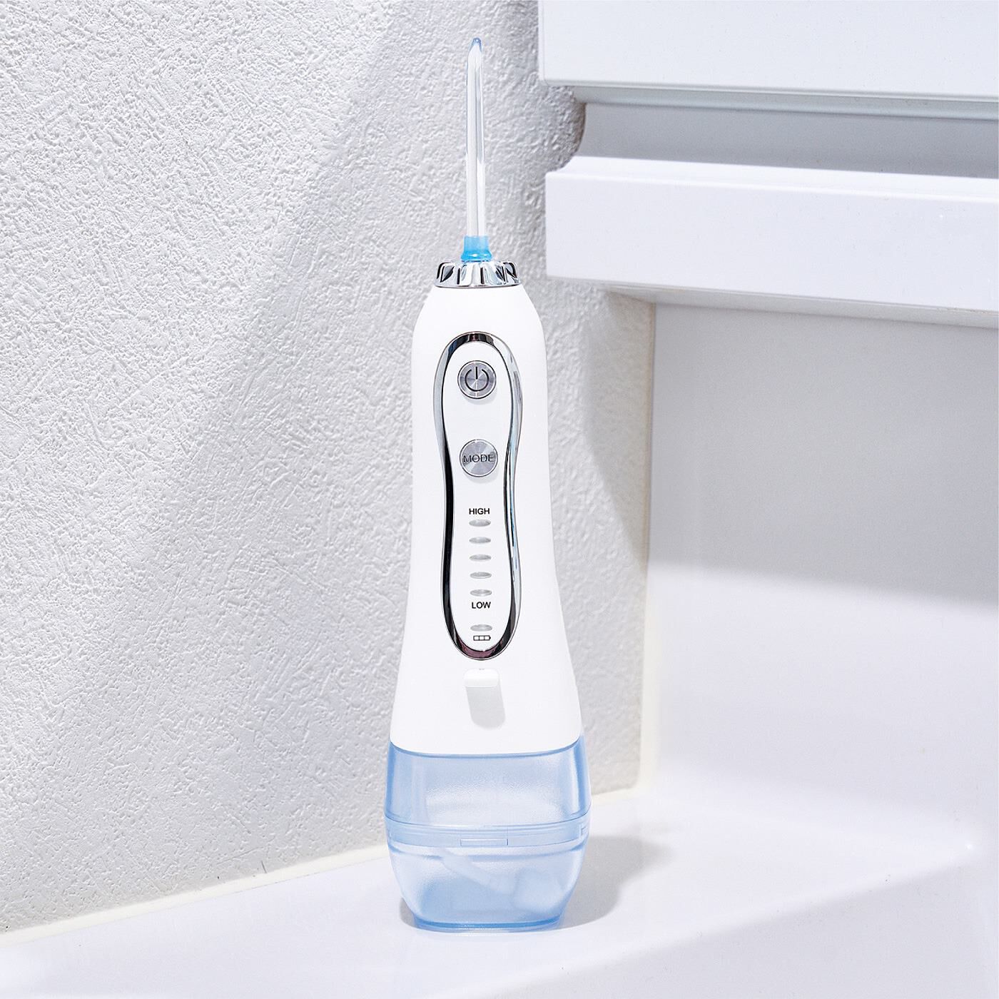 フェリシモギフトショップ|歯間も舌もナノバブル水で洗える！ハイパーナノバブル口腔洗浄器|使わないときはコンパクトに立て置きできます。