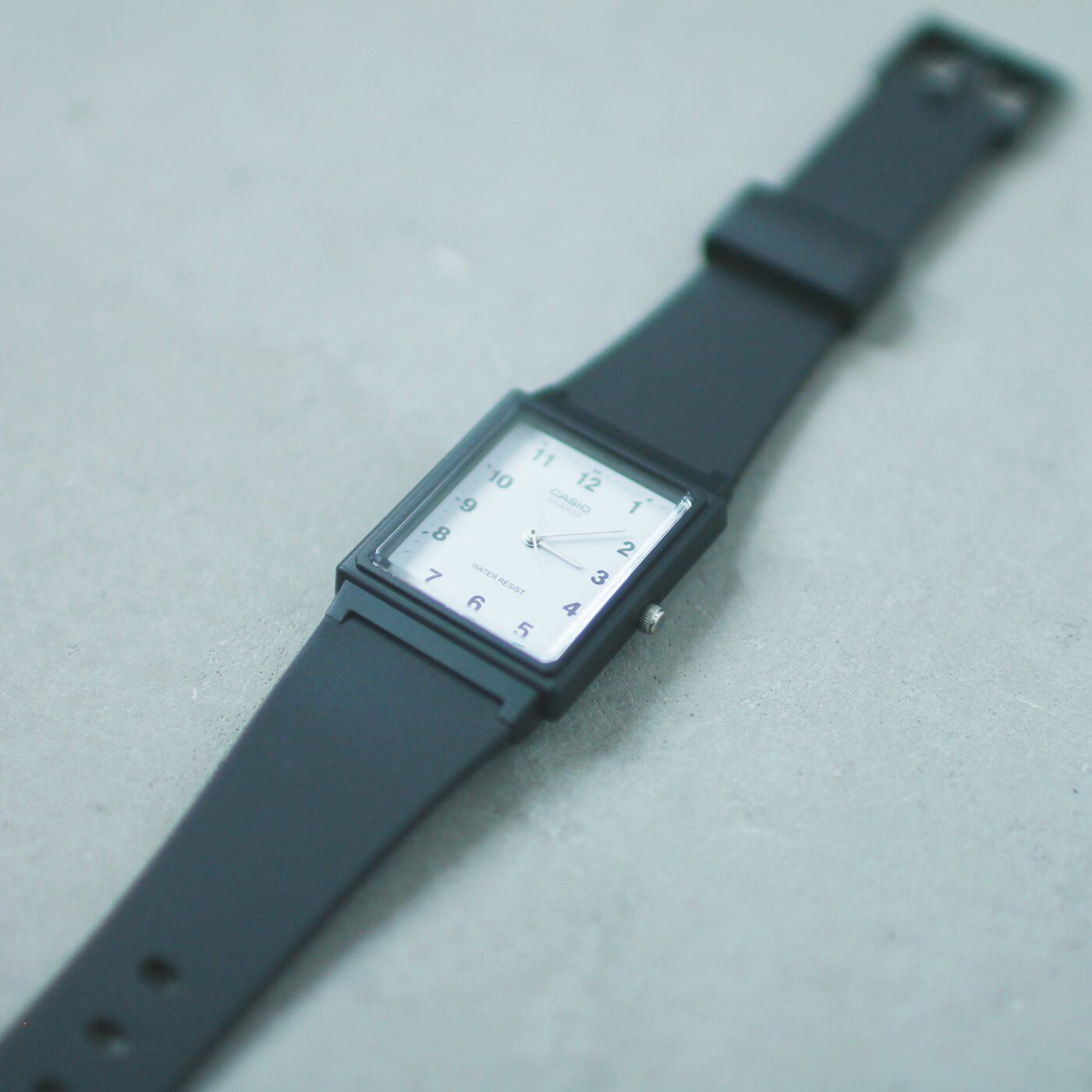 フェリシモギフトショップ|このごろ meets CASIO 推しカシ　きれいめシャイボーイ〈MQ-27-7BJH〉|デザインやフォントがシンプルで見やすい表示のため、一目で時刻を理解することができます