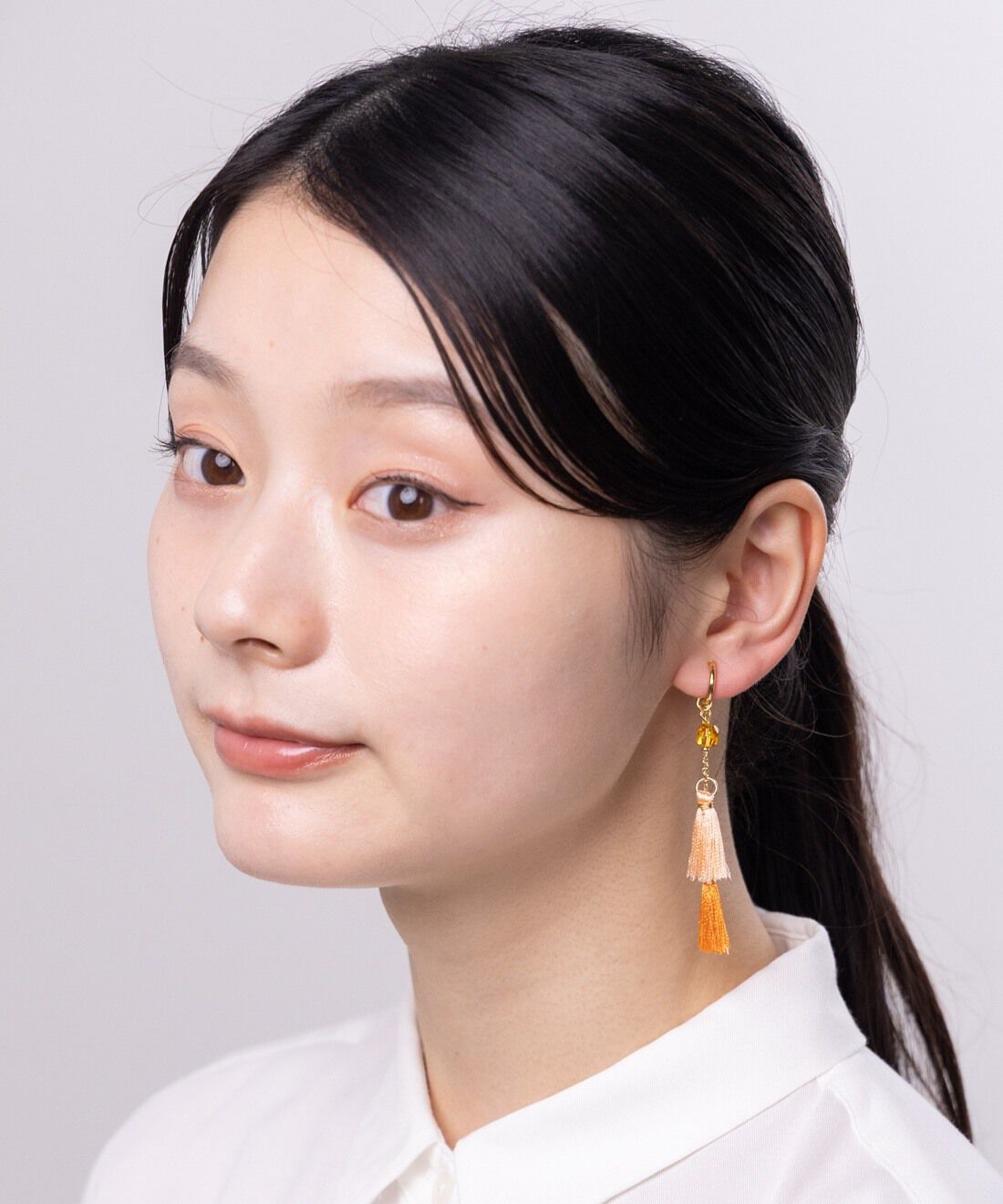 フェリシモギフトショップ|OSYAIRO 京都西陣の糸で作ったタッセルイヤアクセ〈橙＆薄橙〉