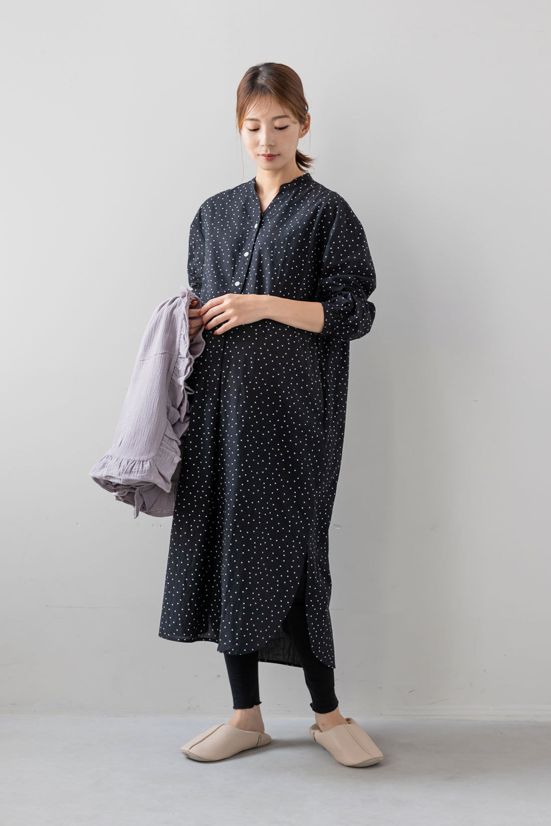 フェリシモギフトショップ|Moredde　マタニティから産後も使える　ママによりそうワンピースパジャマ〈ドット〉|model：H168　着用サイズ；Mサイズ+総丈3cm