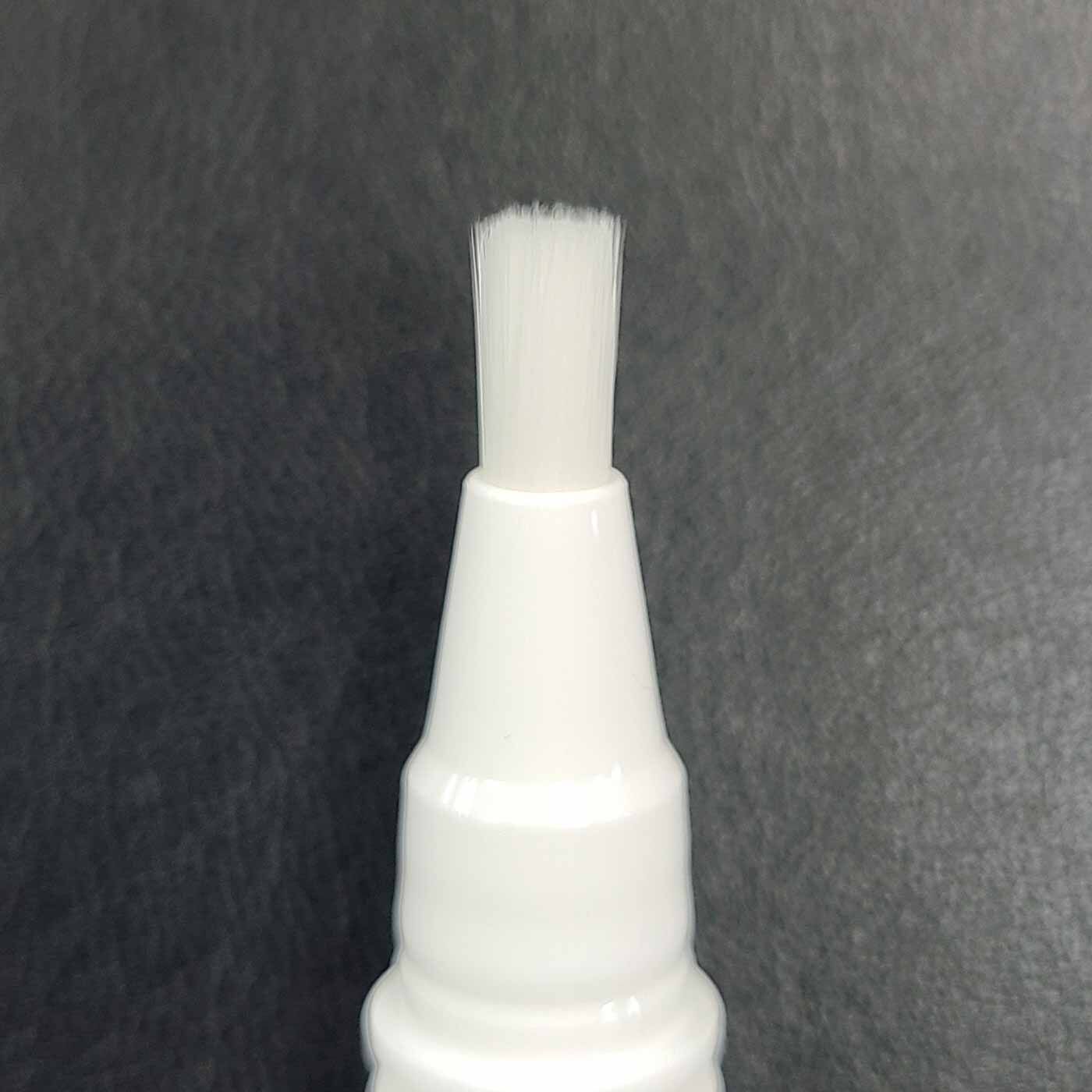 フェリシモギフトショップ|気になる黄ばみに歯美白のメイク 胡粉美人歯マニキュア プレミアム|片手で塗りやすいペンタイプで外出先でも簡単に塗り直しが可能です。