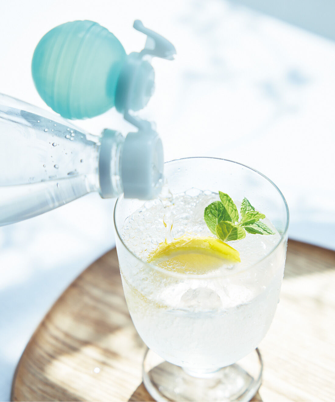 フェリシモギフトショップ|ポンプ加圧で炭酸キープ　ソーダフレッシュ〈２色セット〉