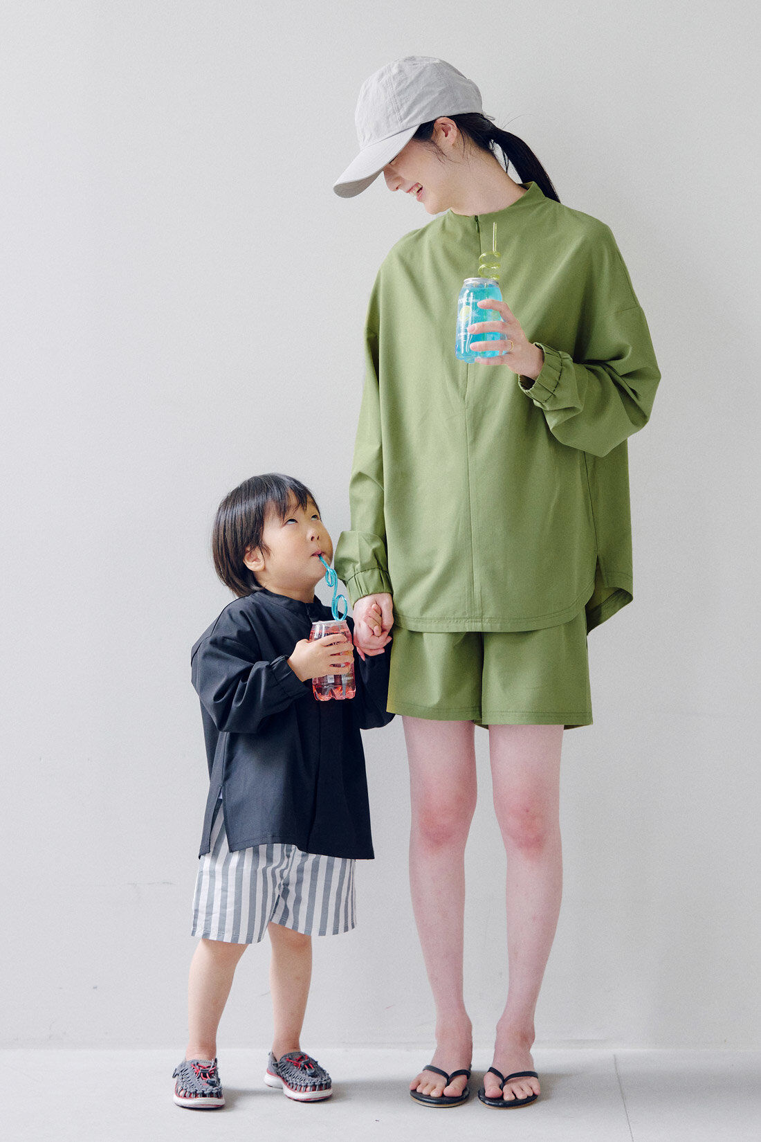 フェリシモギフトショップ|Moredde　オーバーサイズのシャツみたいなUVカットキッズラッシュガード〈ブラック〉