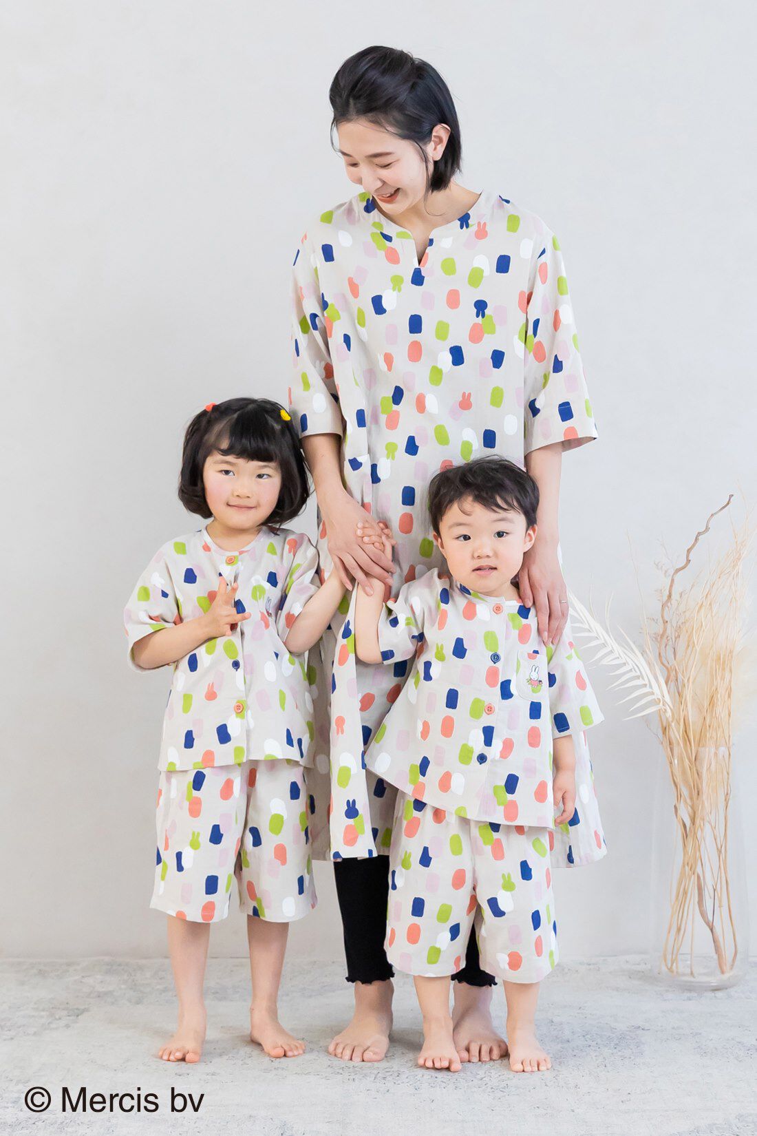 フェリシモギフトショップ|リブ イン コンフォート　水彩画タッチのミッフィーがかわいいふわふわダブルガーゼのペイント柄キッズセットアップ|おそろいのレディースのパジャマでリンクコーデが完成します。