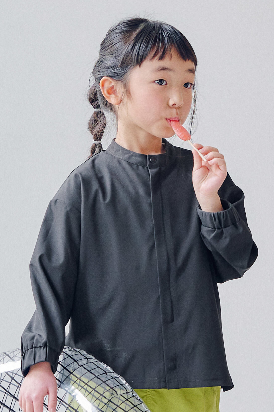 フェリシモギフトショップ|Moredde　オーバーサイズのシャツみたいなUVカットキッズラッシュガード〈ブラック〉