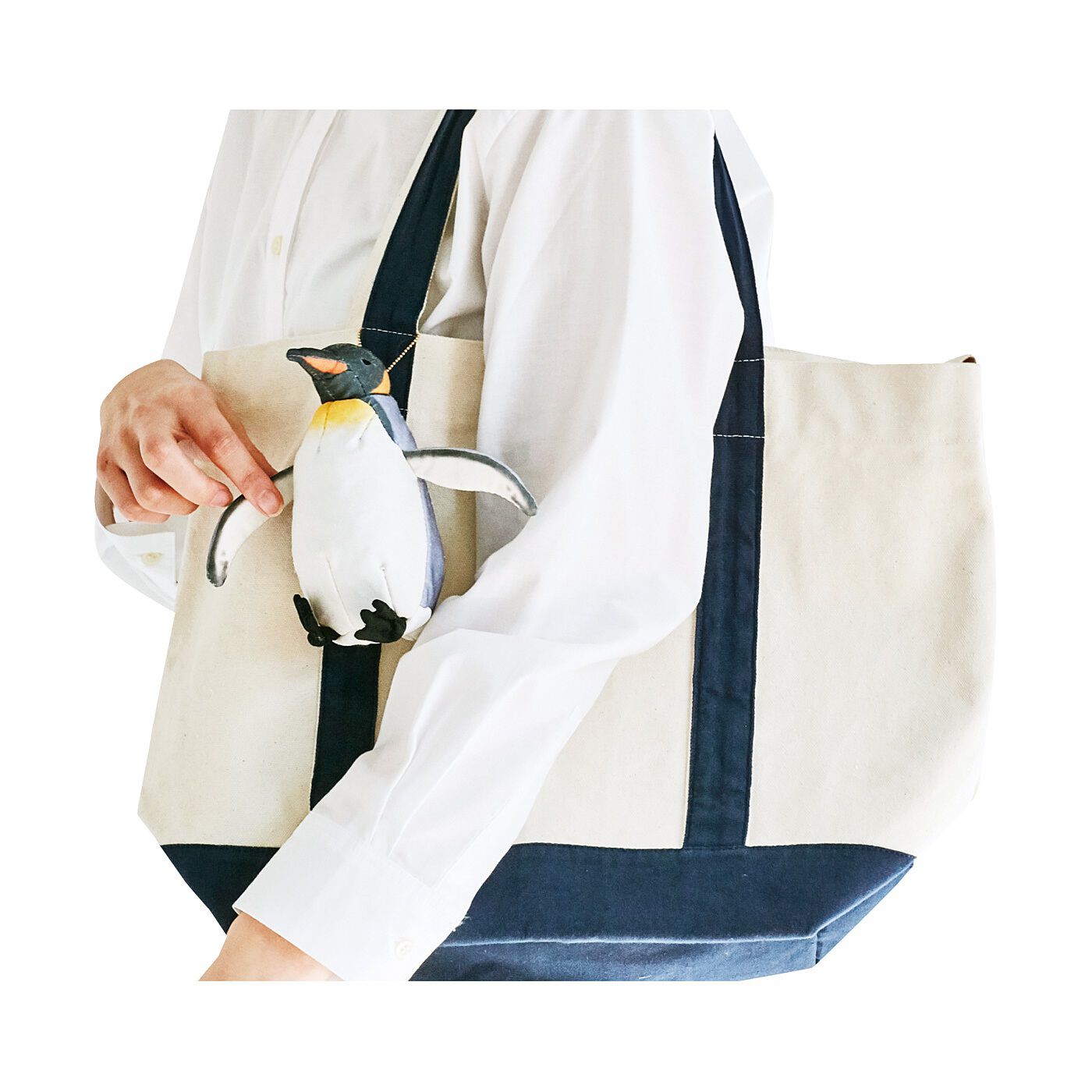 フェリシモギフトショップ|YOU+MORE!　卵→ヒナ→成鳥に!?　 オウサマペンギン3変化ぬいぐるみ|ループにお手持ちのボールチェーンを通せば一緒にお出かけも！