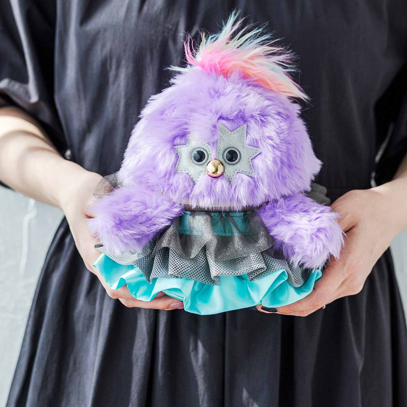 フェリシモギフトショップ|KAWAII COMPANY パーティー気分で一緒におめかし ともだちモンスターマルチーポーチ|思わずなでたくなるサイズ感です。