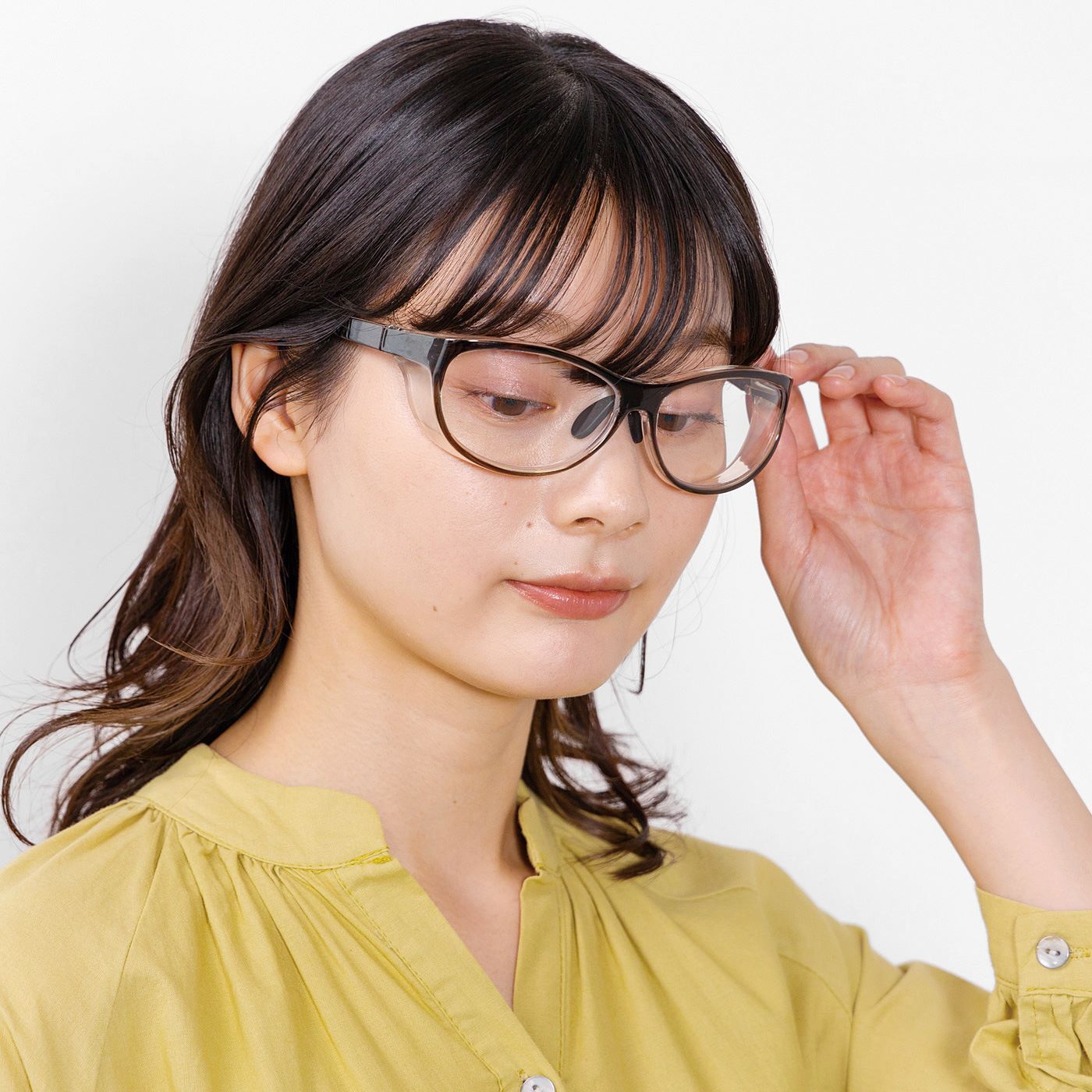 フェリシモギフトショップ|UP.de　ゴーグルなのに眼鏡見え！　UVカットで曇りにくい 花粉グラス〈スモーククリア〉|クリアなふちで付けていても違和感なし。