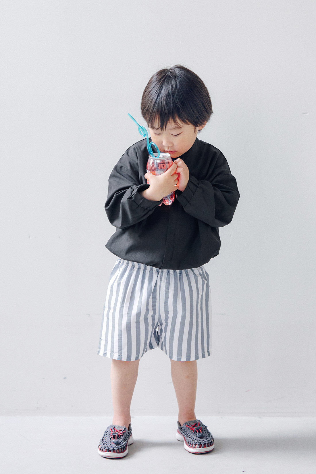 フェリシモギフトショップ|Moredde　オーバーサイズのシャツみたいなUVカットキッズラッシュガード〈ブラック〉
