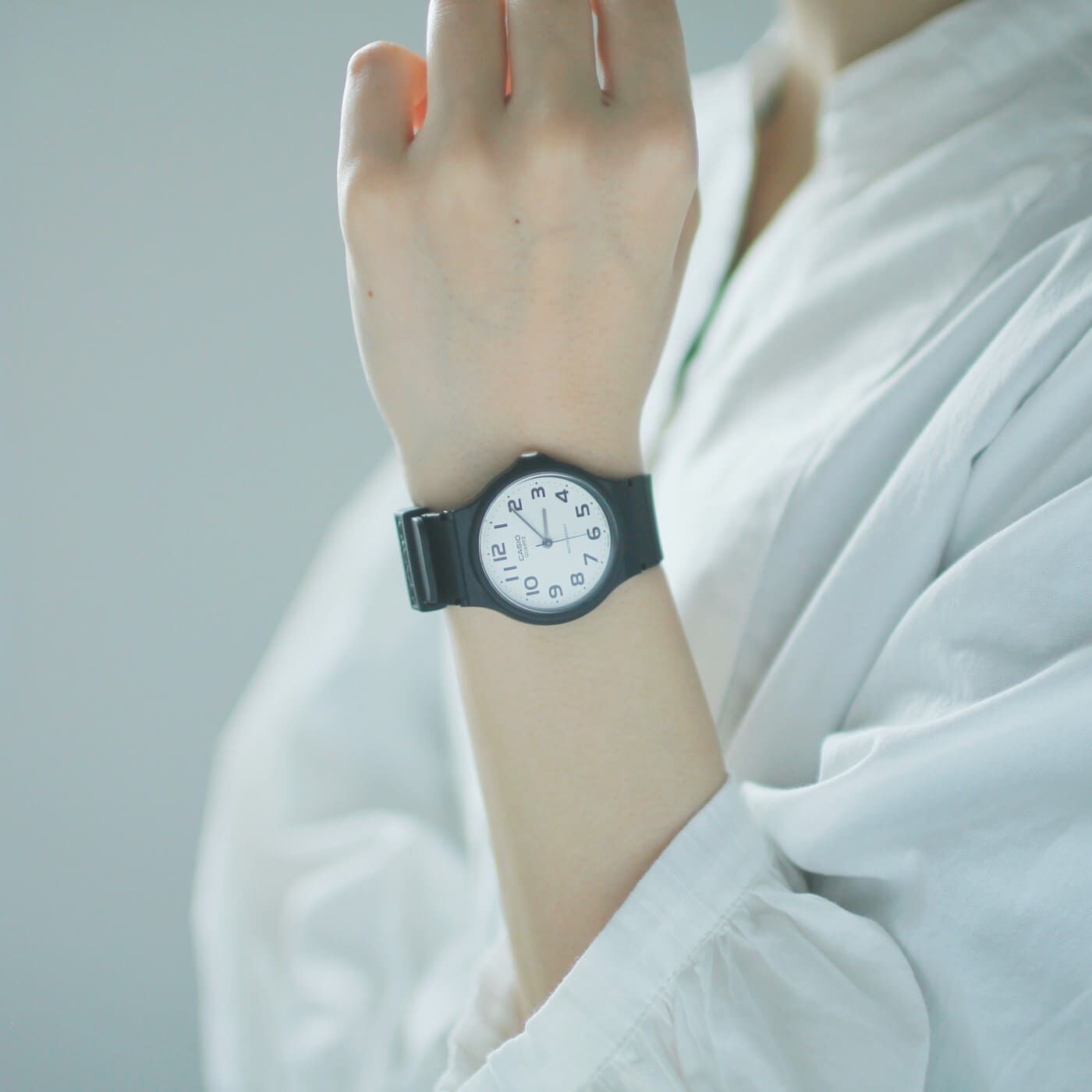 フェリシモギフトショップ|このごろ meets CASIO 推しカシ　シンプルイズザベストボーイ〈MQ-24-7B2LLJH〉|ベーシックで飽きのこないシンプルなデザイン