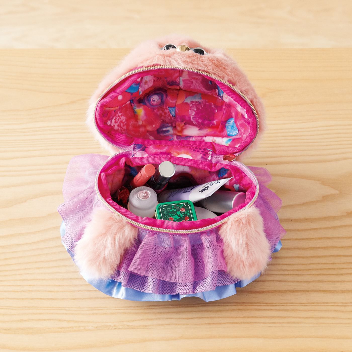 フェリシモギフトショップ|KAWAII COMPANY　目が合うたびスキになる。ともだちモンスターマルチーポーチ|口のようにファスナーがぐるっと開き、ポイポイとなんでも入れられる大きめサイズ