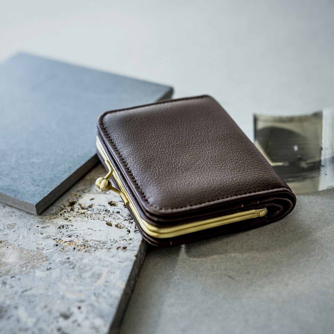 フェリシモギフトショップ|財布作りのプロ集団が作った 職人本革のプチファヴォリウォレット〈ショコラ色〉|多くの職人さんと連携する大阪の財布専門工場。“財布のプロフェッショナル”たちの初コラボアイテム。