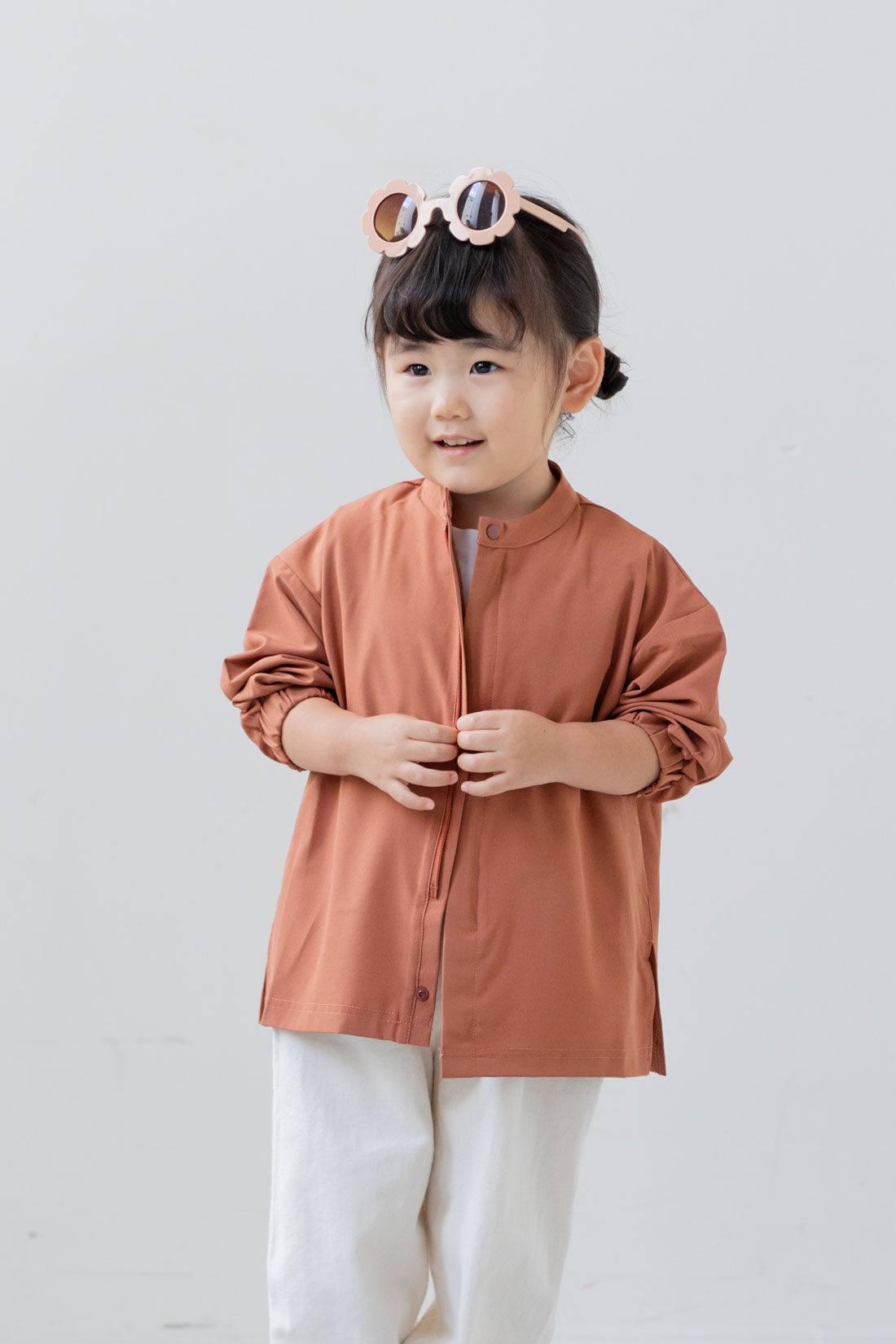 フェリシモギフトショップ|Moredde　オーバーサイズのシャツみたいなUVカットキッズラッシュガード〈アプリコットブラウン〉