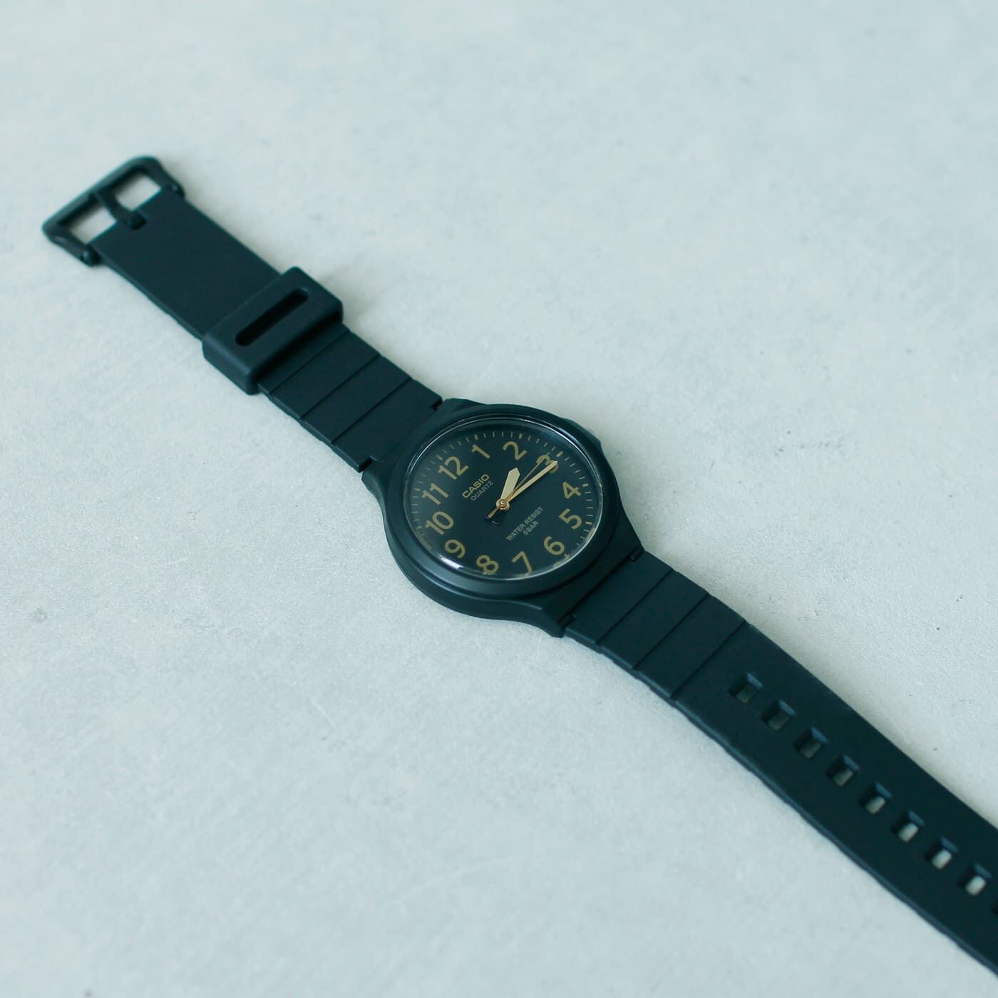 フェリシモギフトショップ|このごろ meets CASIO 推しカシ　しっとりムーンライトボーイ〈MW-240-1B2JH〉|時計機能の平均月差は±20秒