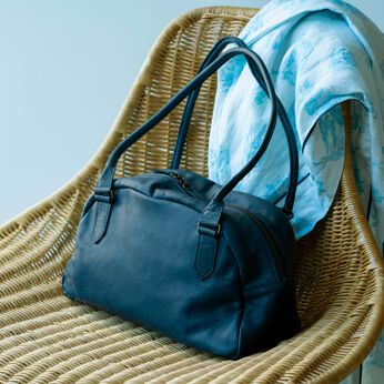 フェリシモギフトショップ | 職人本革スタイリストバッグ〈ネイビー〉