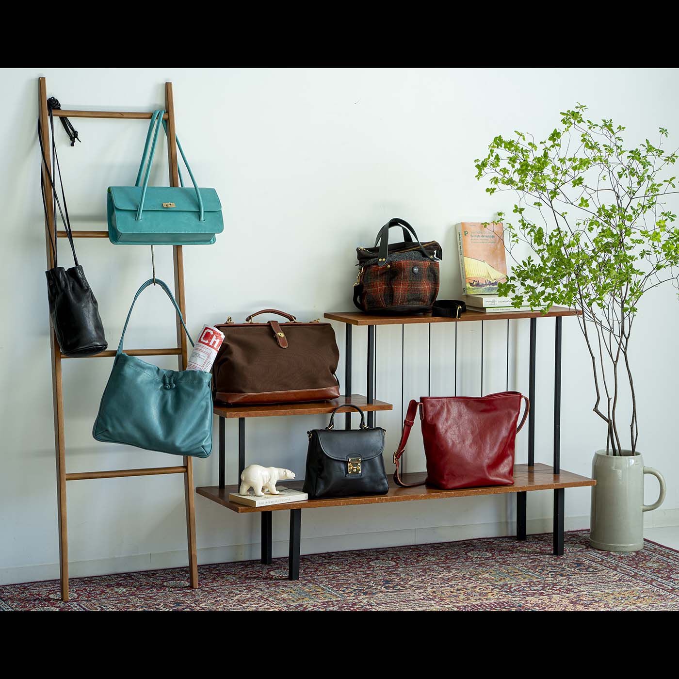 フェリシモギフトショップ|福岡の鞄作家が作った 職人本革の旅行鞄〈ブラック〉 [本革 鞄：日本製]