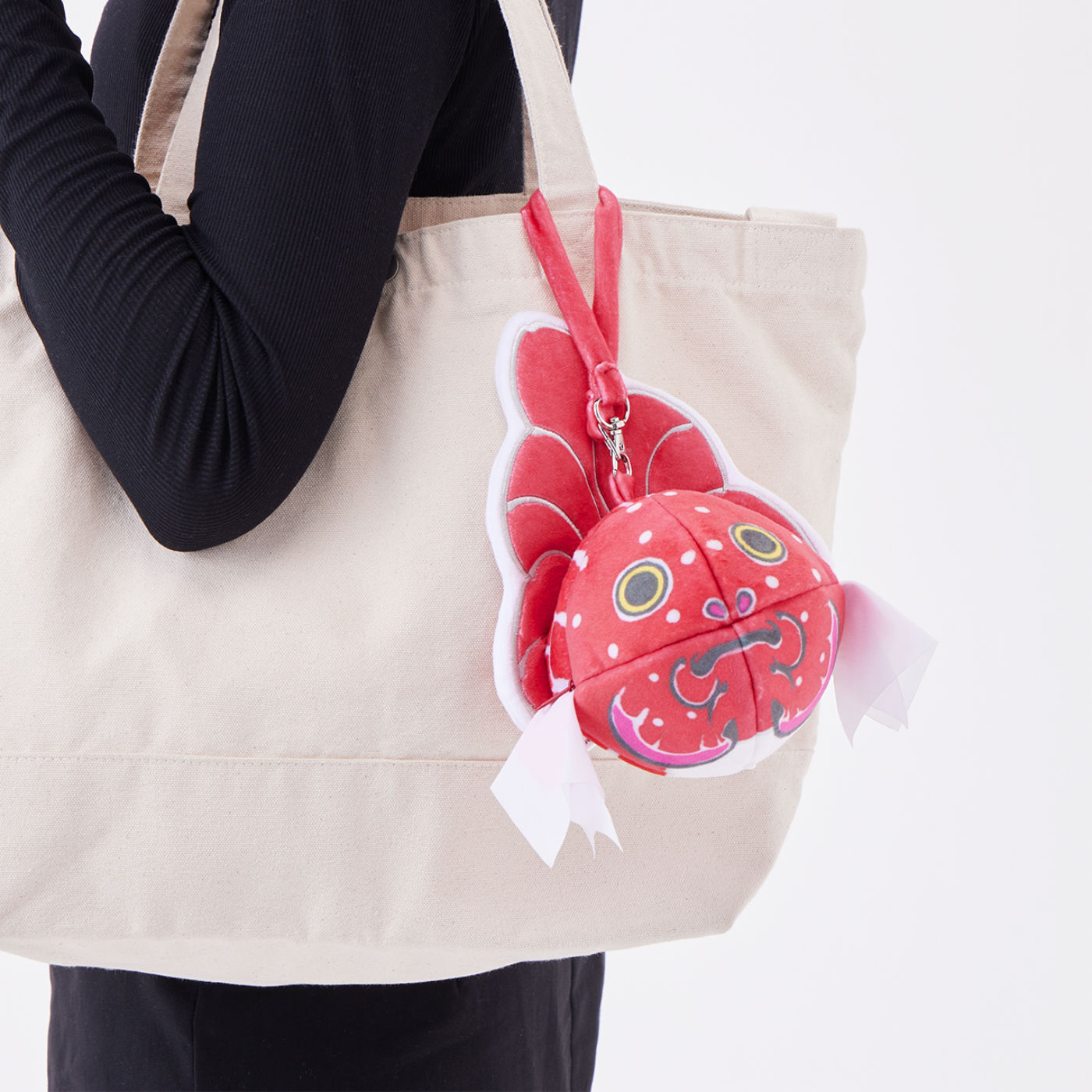 フェリシモギフトショップ|YOU+MORE!　いつでもお祭り気分　青森の伝統工芸士とつくった金魚ねぷたポーチ|バッグの持ち手に取り付けてお出かけできます。
