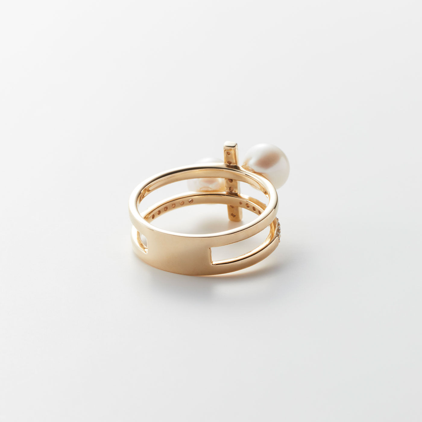 フェリシモギフトショップ|ＬＸ[フェリシモルクス]　ダイヤモンドを超える輝き　Ｋ１０モアサナイトパールリング|10金のイエローゴールドは凛とした美しさを奏でます。