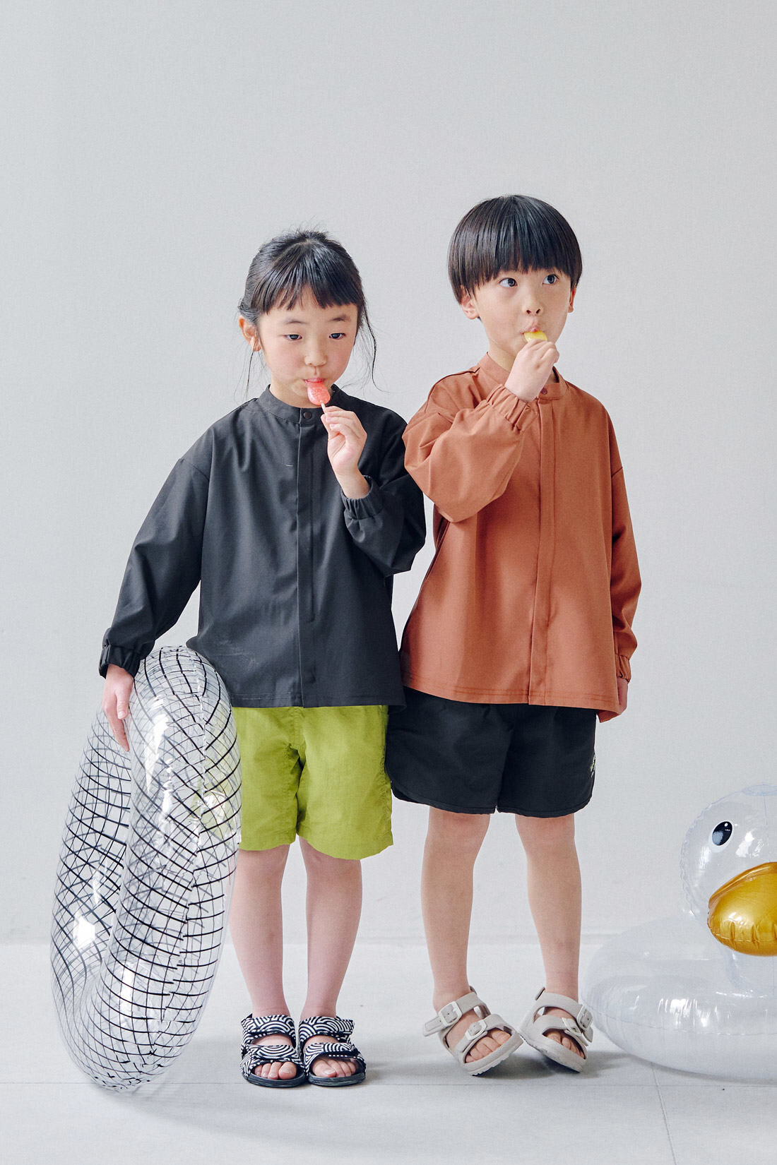 フェリシモギフトショップ|Moredde　オーバーサイズのシャツみたいなUVカットキッズラッシュガード〈ブラック〉