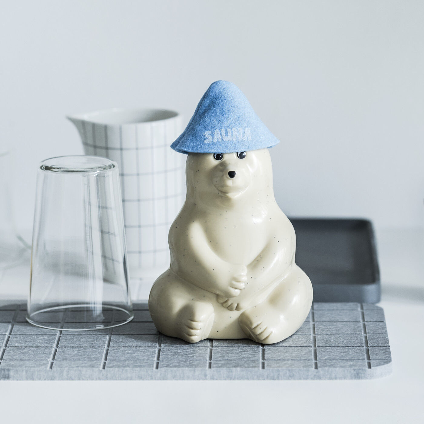 フェリシモギフトショップ|サウナ帽のシロクマ貯金箱〈SeeMONO BLUE〉