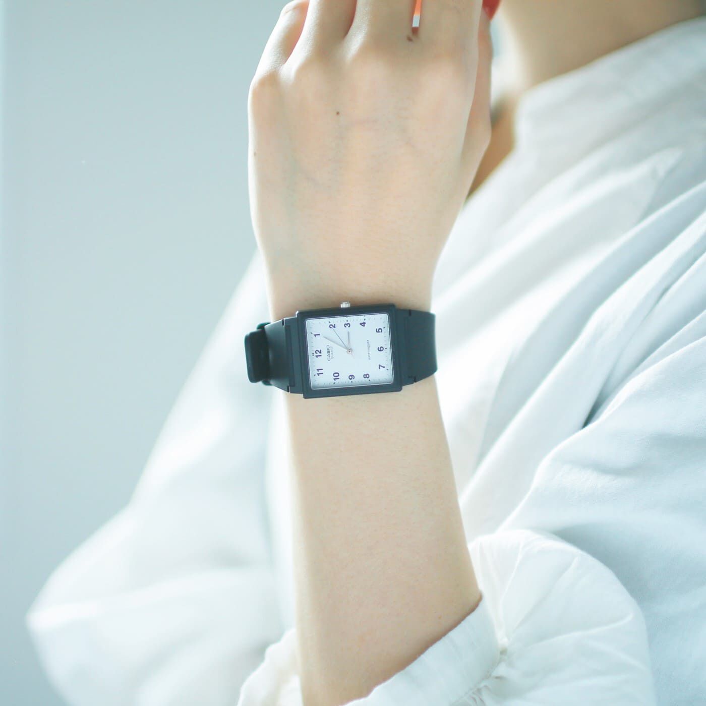 フェリシモギフトショップ|このごろ meets CASIO 推しカシ　きれいめシャイボーイ〈MQ-27-7BJH〉|ベーシックで飽きのこないシンプルなデザイン
