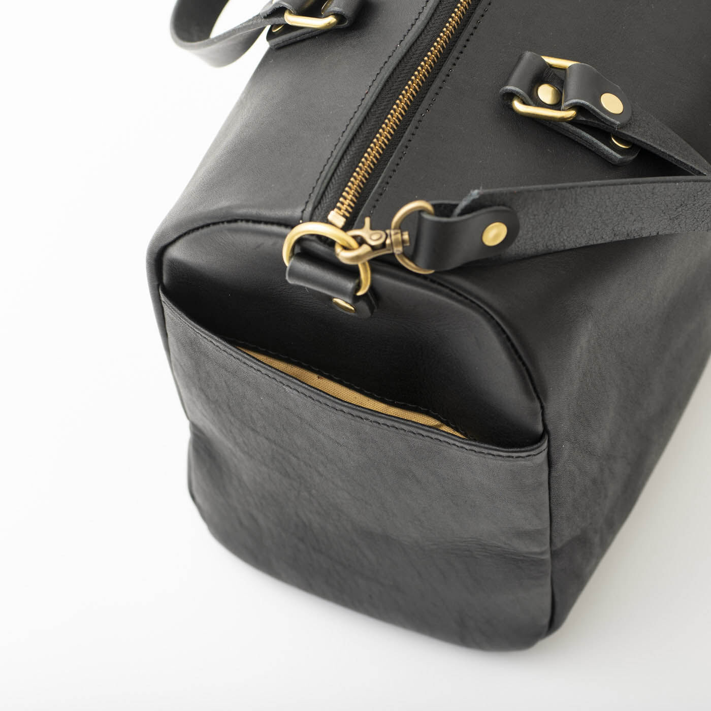 フェリシモギフトショップ|福岡の鞄作家が作った 職人本革の旅行鞄〈ブラック〉 [本革 鞄：日本製]