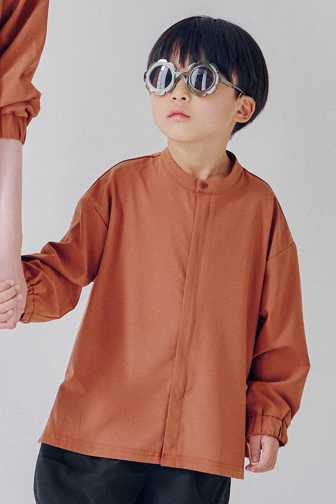 フェリシモギフトショップ|Moredde　オーバーサイズのシャツみたいなUVカットキッズラッシュガード〈アプリコットブラウン〉