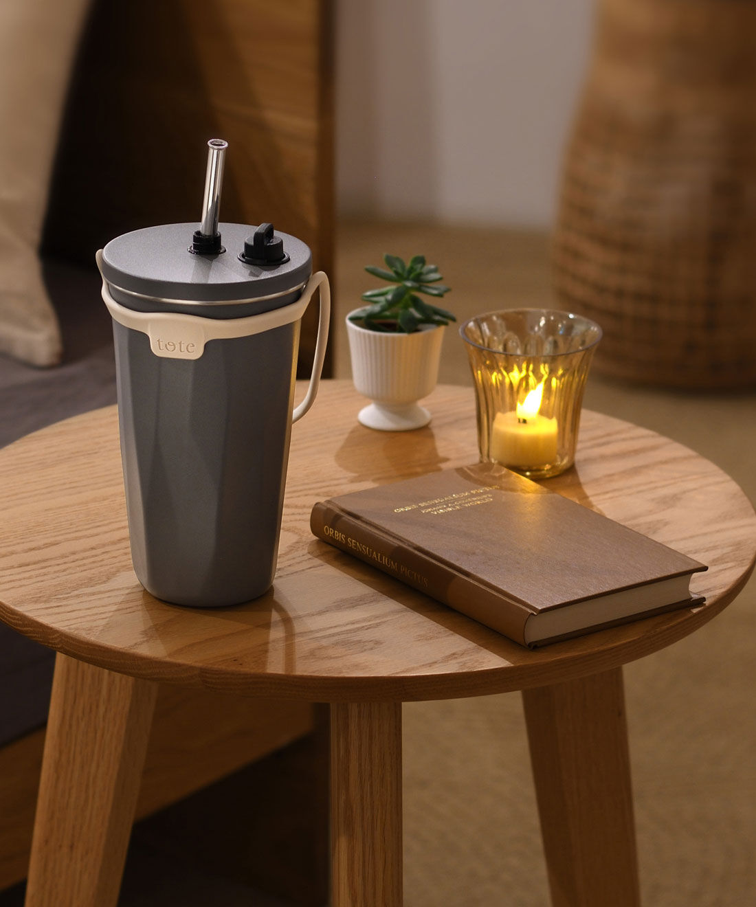 フェリシモギフトショップ|いつでも携帯＆サッと飲めるストロー付き真空断熱タンブラー〈チャコール〉