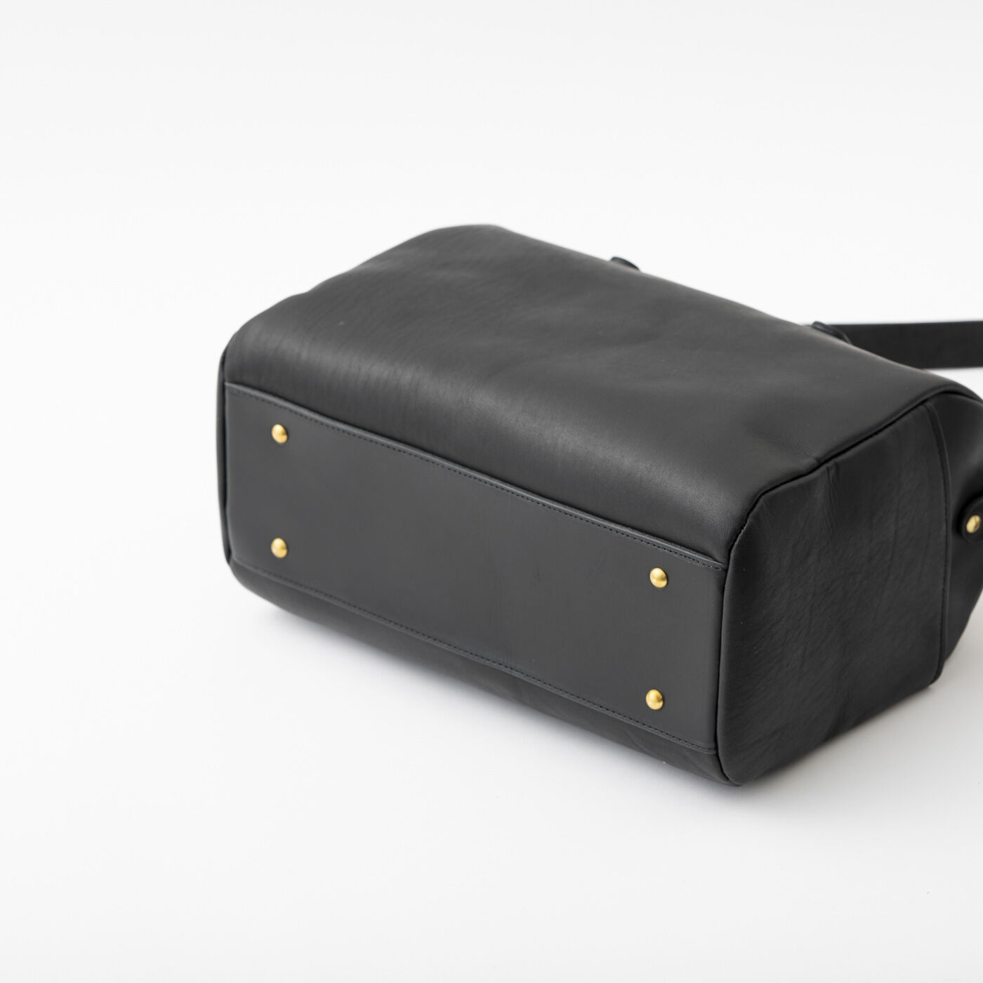 フェリシモギフトショップ|福岡の鞄作家が作った 職人本革の旅行鞄〈ブラック〉 [本革 鞄：日本製]