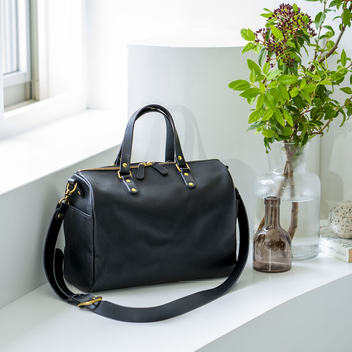 フェリシモギフトショップ|福岡の鞄作家が作った 職人本革の旅行鞄〈ブラック〉 [本革 鞄：日本製]