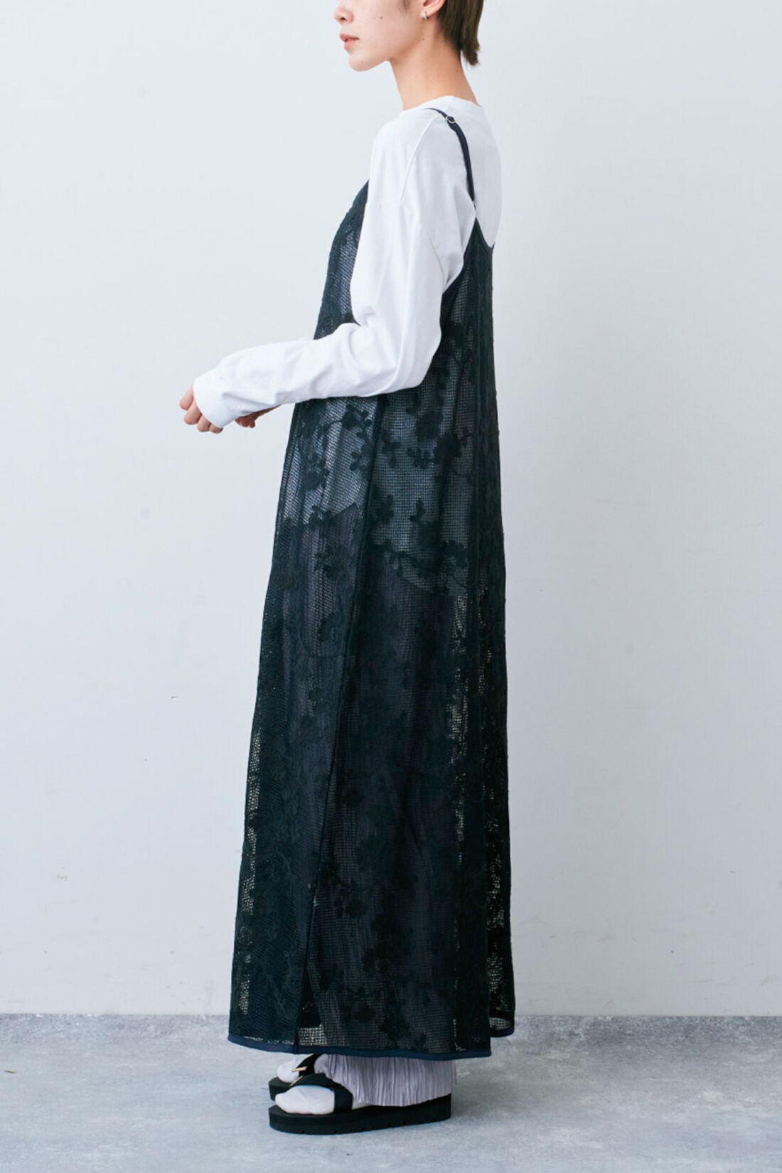 フェリシモギフトショップ|リブ イン コンフォート　トレンドライクでおしゃれ見えする レースのキャミワンピース〈スミクロ〉