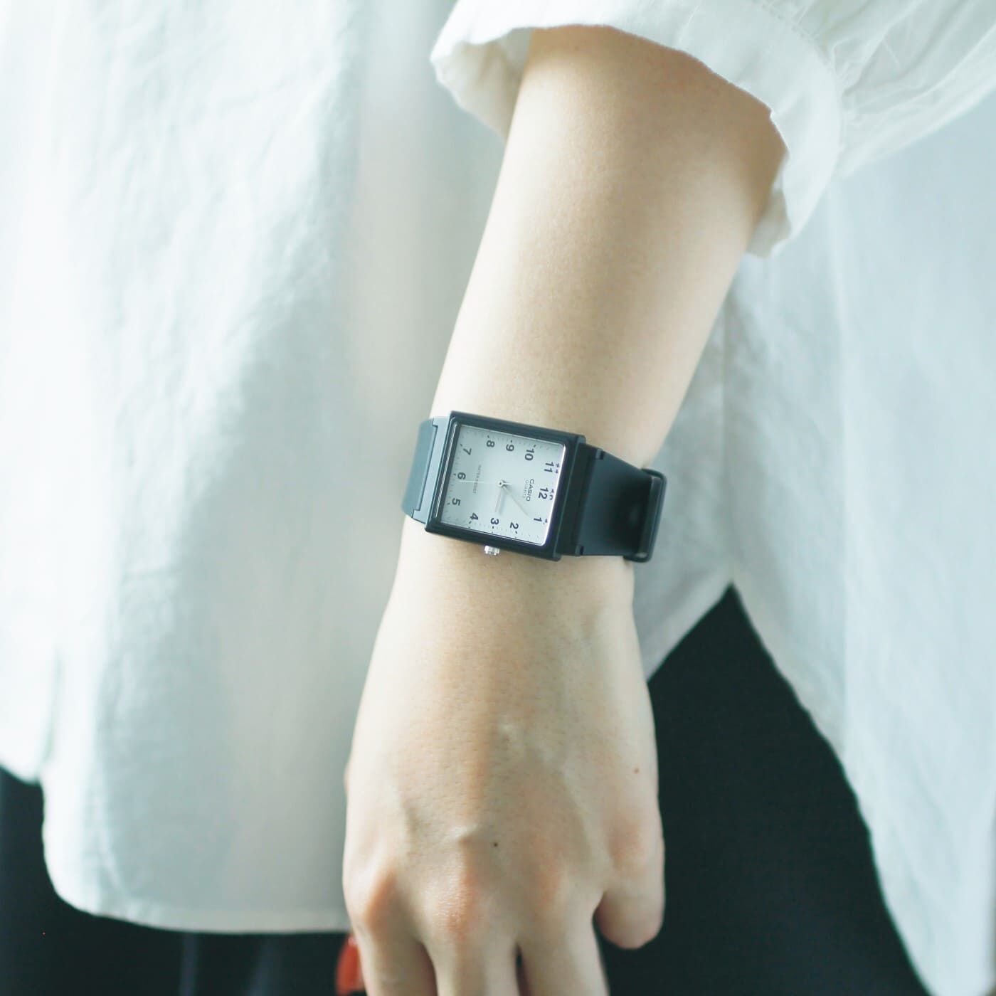 フェリシモギフトショップ|このごろ meets CASIO 推しカシ　きれいめシャイボーイ〈MQ-27-7BJH〉|小型ケースを採用した軽量のアナログモデル
