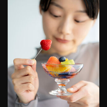 フェリシモギフトショップ | ビーナスベルトが映る宙吹きデザートグラス