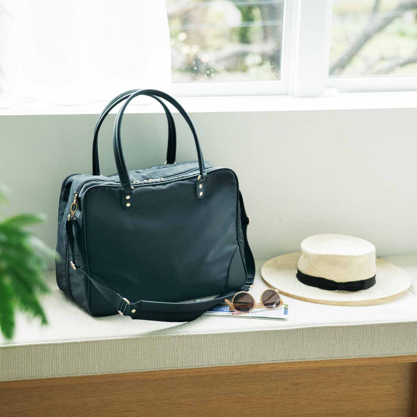 フェリシモギフトショップ|ラミプリュス　きれいめ上品 ガバッと開いて一目瞭然！ 180度オープン部屋が便利なトラベルボストンバッグ〈リッチブラック〉