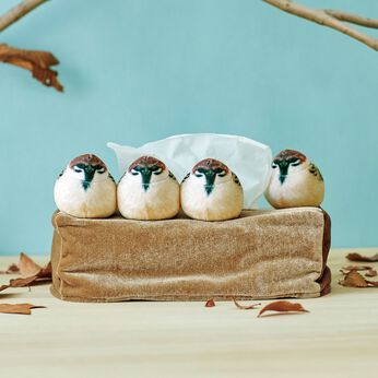フェリシモギフトショップ | ふくらスズメが集まる ティッシュカバー