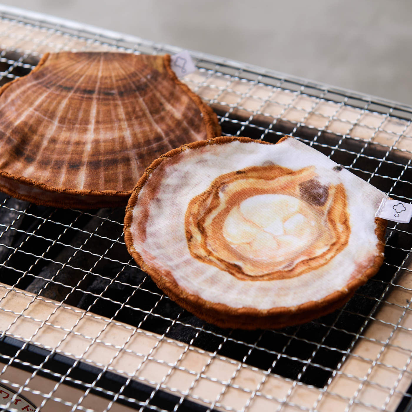 フェリシモギフトショップ|YOU+MORE!　海の幸をポケットに　パカっと開く帆立ハンカチ