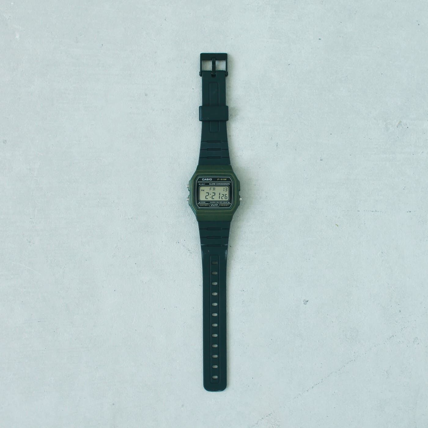 フェリシモギフトショップ|このごろ meets CASIO 推しカシ　ナチュラルエアボーイ〈F-91WM-3AJH〉|樹脂製のバンドは145～200mmまで調節可能。手首の太さを選ばないおおらかさです。