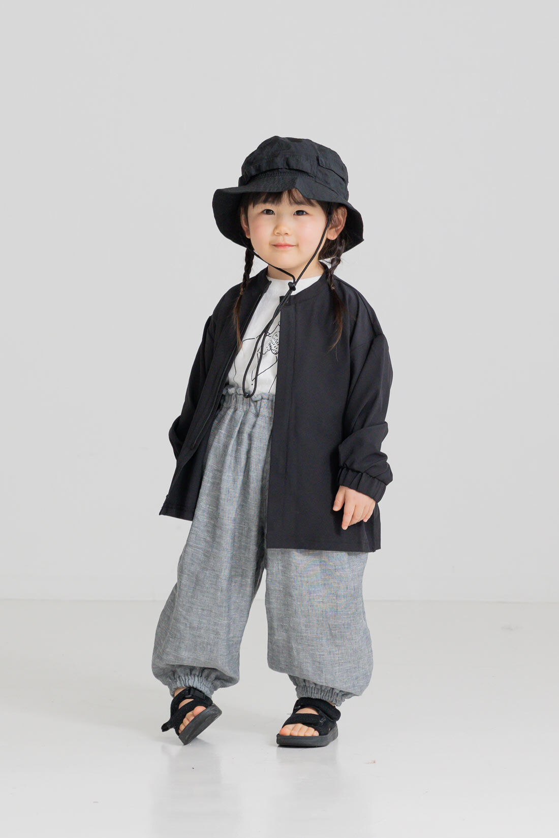 フェリシモギフトショップ|Moredde　オーバーサイズのシャツみたいなUVカットキッズラッシュガード〈ブラック〉