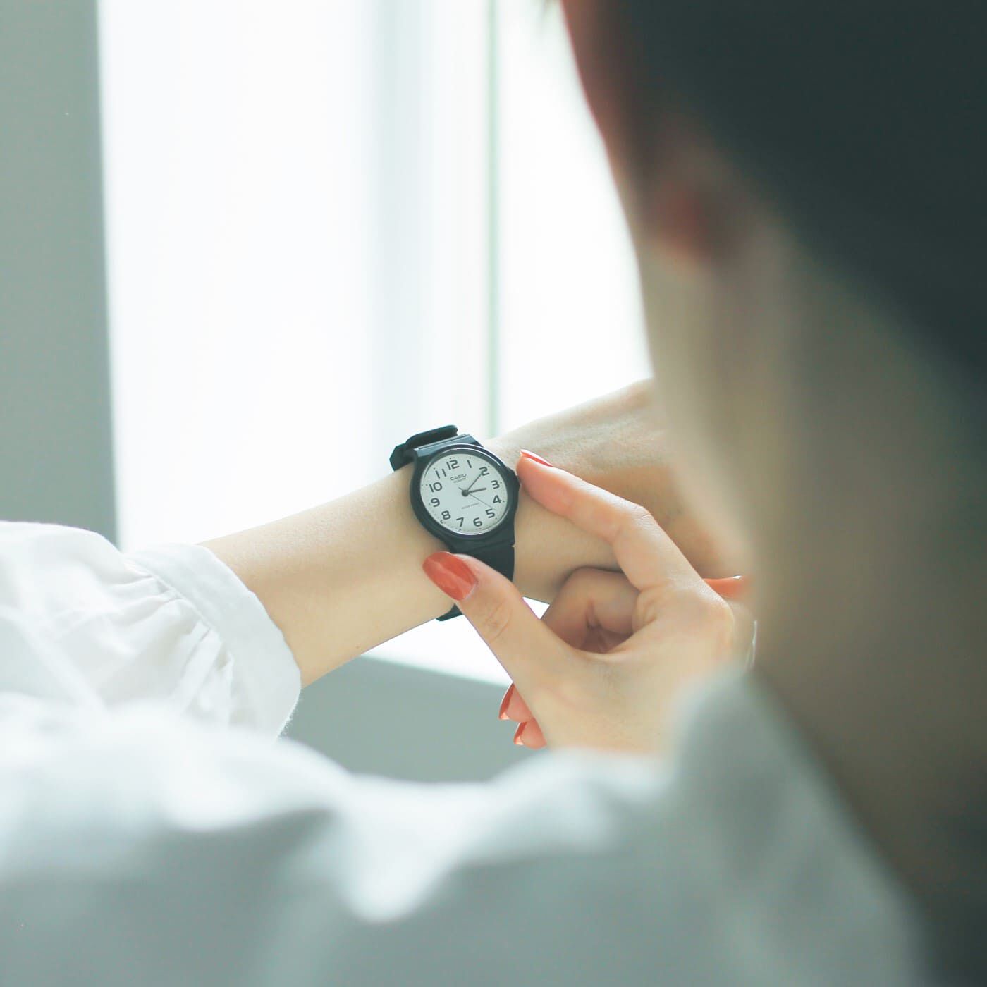 フェリシモギフトショップ|このごろ meets CASIO 推しカシ　シンプルイズザベストボーイ〈MQ-24-7B2LLJH〉|重さは約20gでとっても軽量。※規格上の数値のため、実際の製品の数値とは異なる場合があります。参考値としてご参照ください
