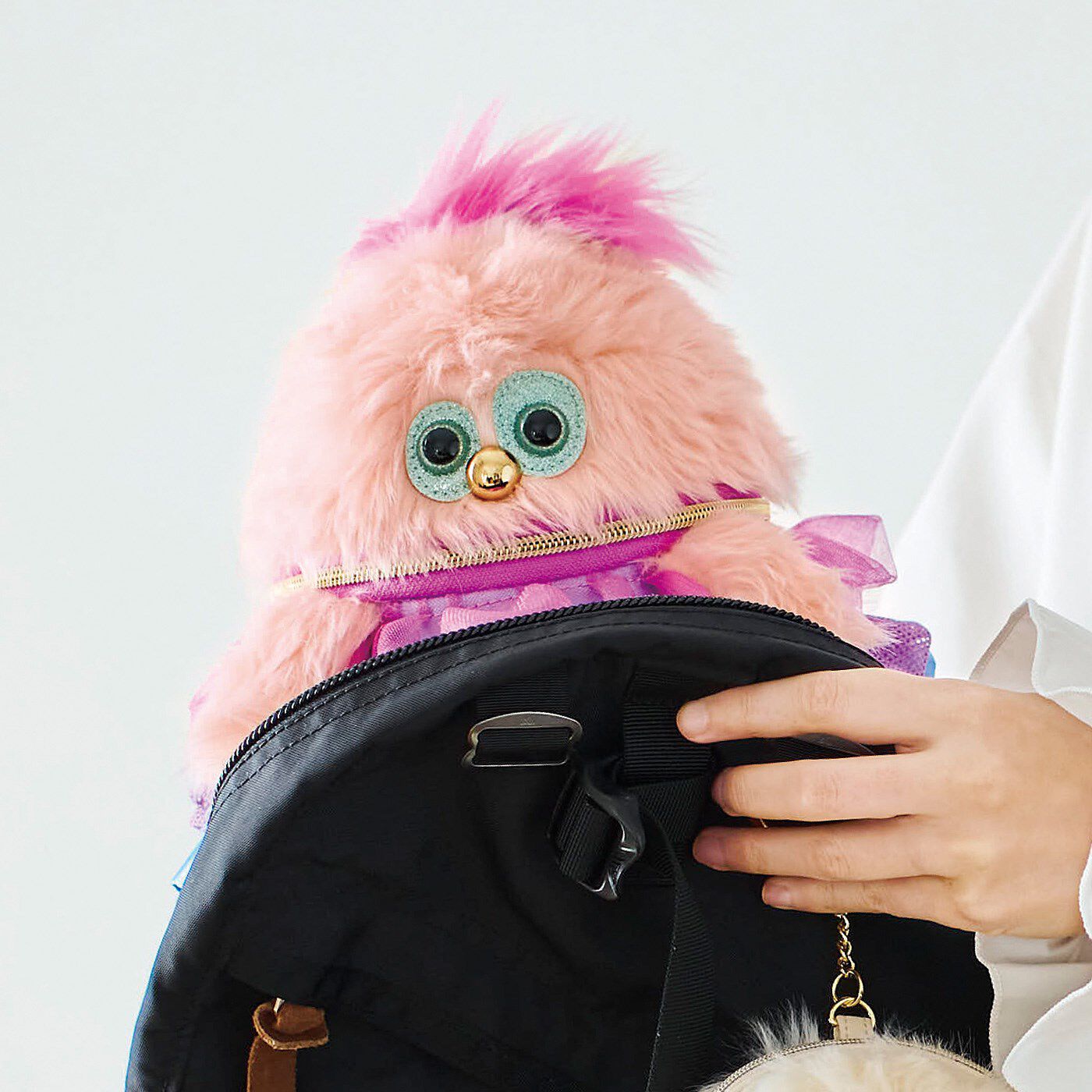 フェリシモギフトショップ|KAWAII COMPANY　目が合うたびスキになる。ともだちモンスターマルチーポーチ|バッグの中からKAWAIIが！