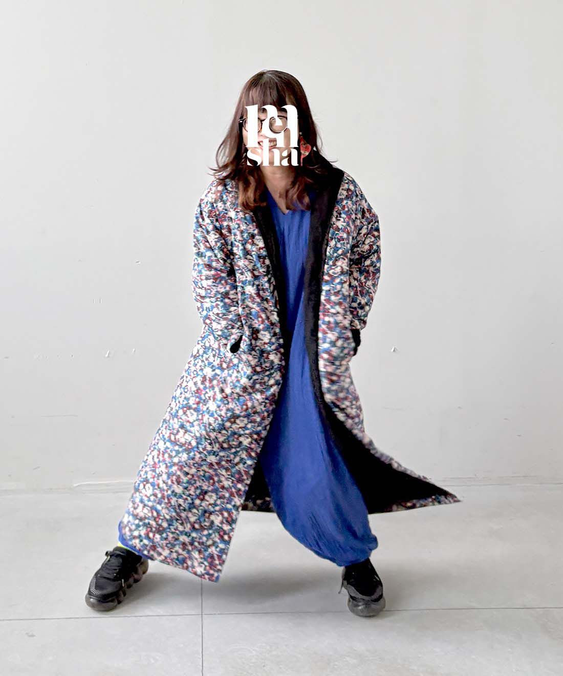 mensha!|(マフラー付き) リバーシブルコート〈花×ブラック〉のコーディネート