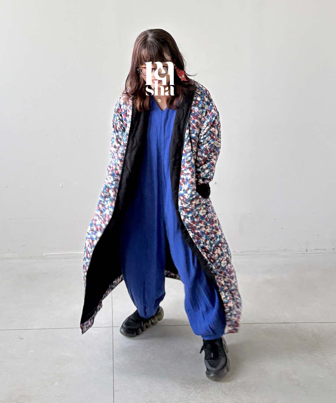 mensha!|(マフラー付き) リバーシブルコート〈花×ブラック〉のコーディネート