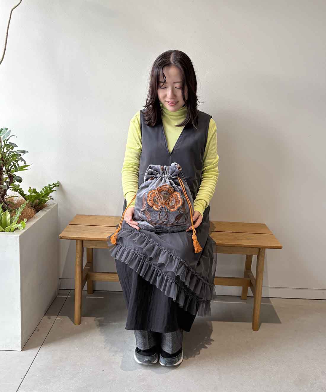 mensha!|【mensha! SELECT】フラワー刺しゅうきんちゃくトートバッグ〈グレー〉