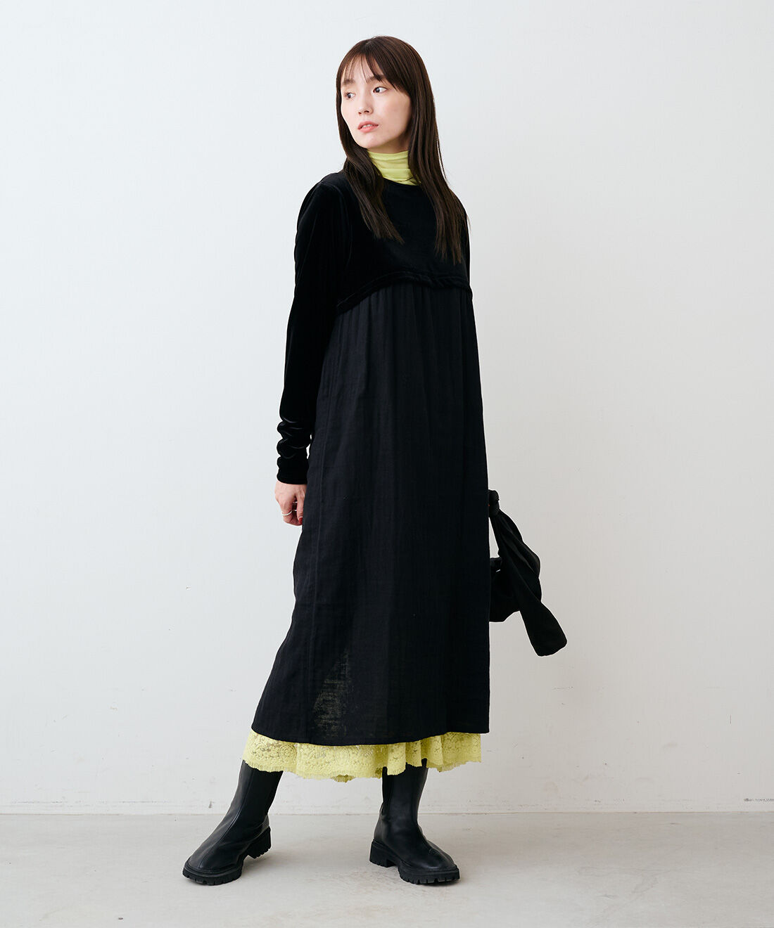 mensha!|ベロアとガーゼのドレスアップワンピースと〈ガーゼ〉カットソー タートルネックとチュールレースとガーゼのキャミワンピースのコーディネート