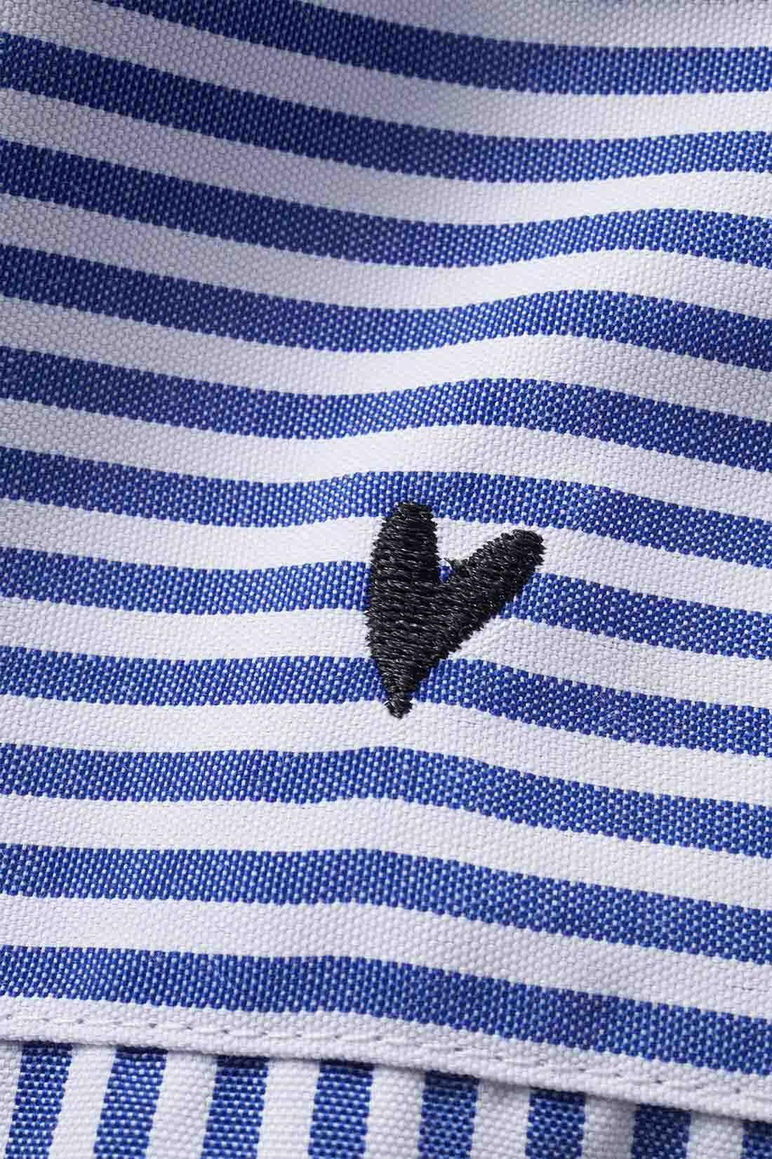 Live in comfort［リブインコンフォート］|リブ イン コンフォート こっそり刺しゅうがかわいい サイドドロストストライプシャツ〈ブラック〉|背中にもハートの刺しゅうがこっそり。お届けするカラーとは異なります。