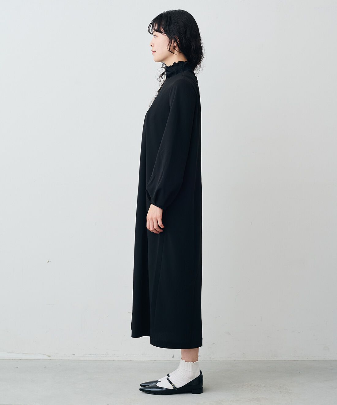 Live in comfort［リブインコンフォート］|リブ イン コンフォート レースの付け衿が素敵に華やぐ カットジョーゼットワンピース〈ブラック〉