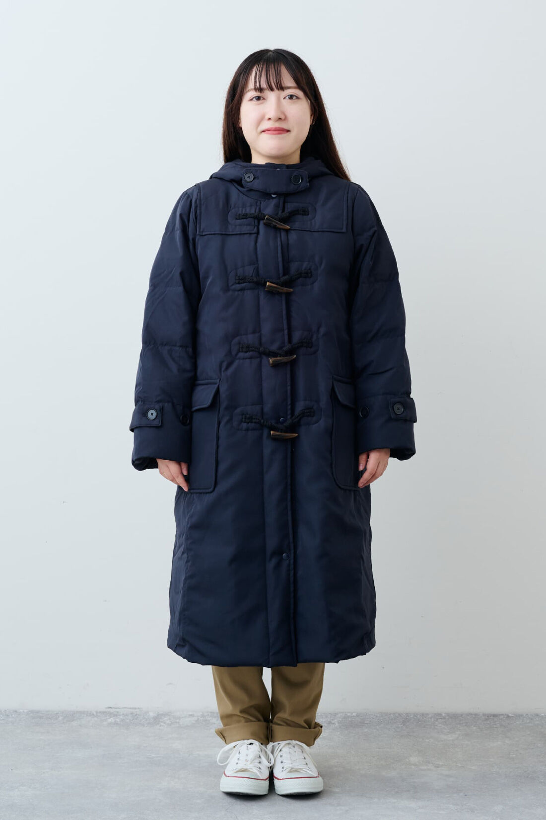 Live in  comfort|リブ イン コンフォート くぼっち★とコラボ 軽やかにこなれ見えする 撥水ロングダッフルダウンコート〈チャコールネイビー〉|身長：149cm　着用サイズ：MP