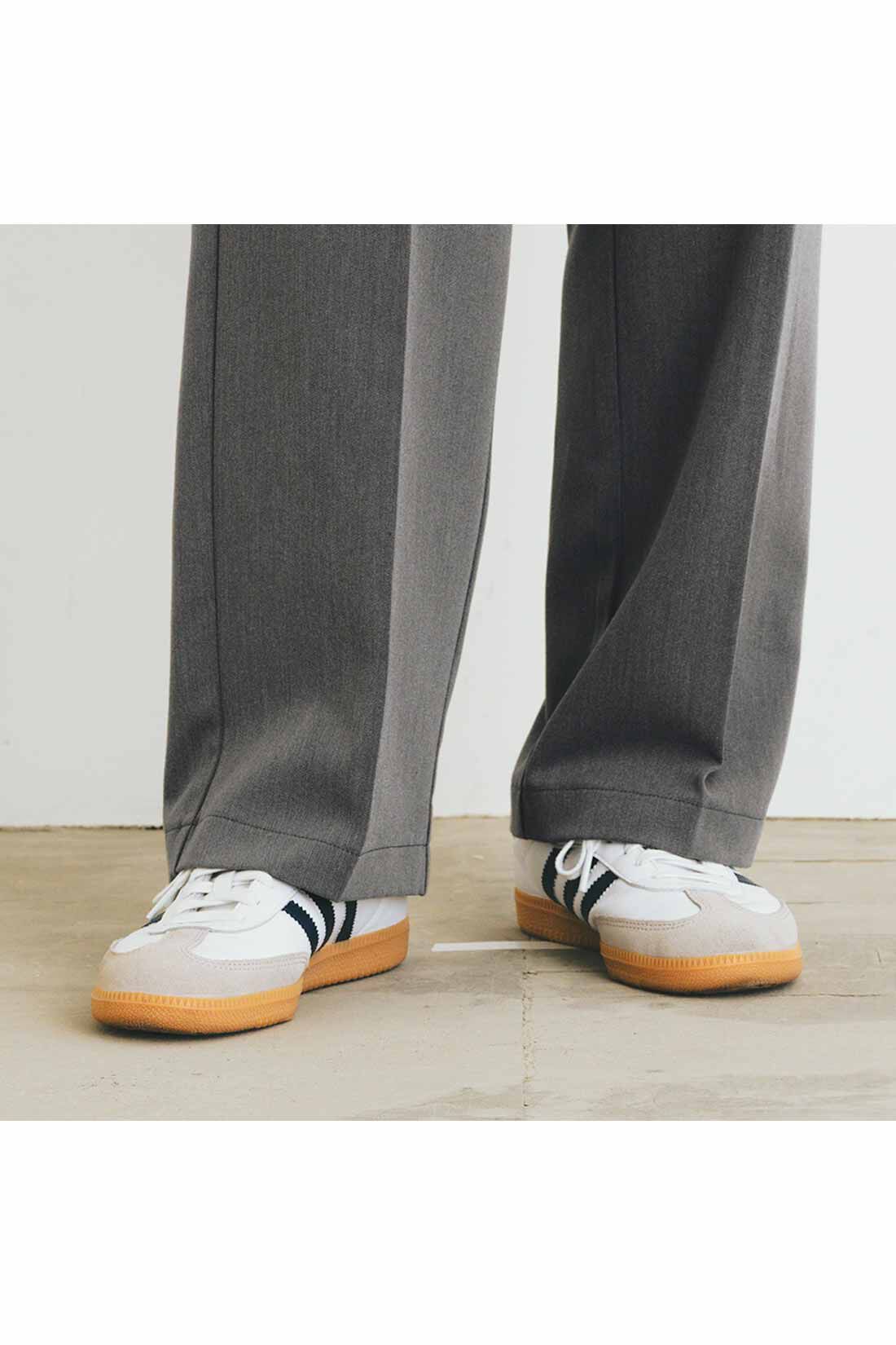 Live in  comfort|リブ イン コンフォート オンでもオフでも週7活躍！ きれいだねパンツ〈ワイドストレート〉〈ネイビー〉|脚がまっすぐ見えるから「きれい」。身長を気にせずはける、おしゃれなフルレングス。※お届けするカラーとは異なります。