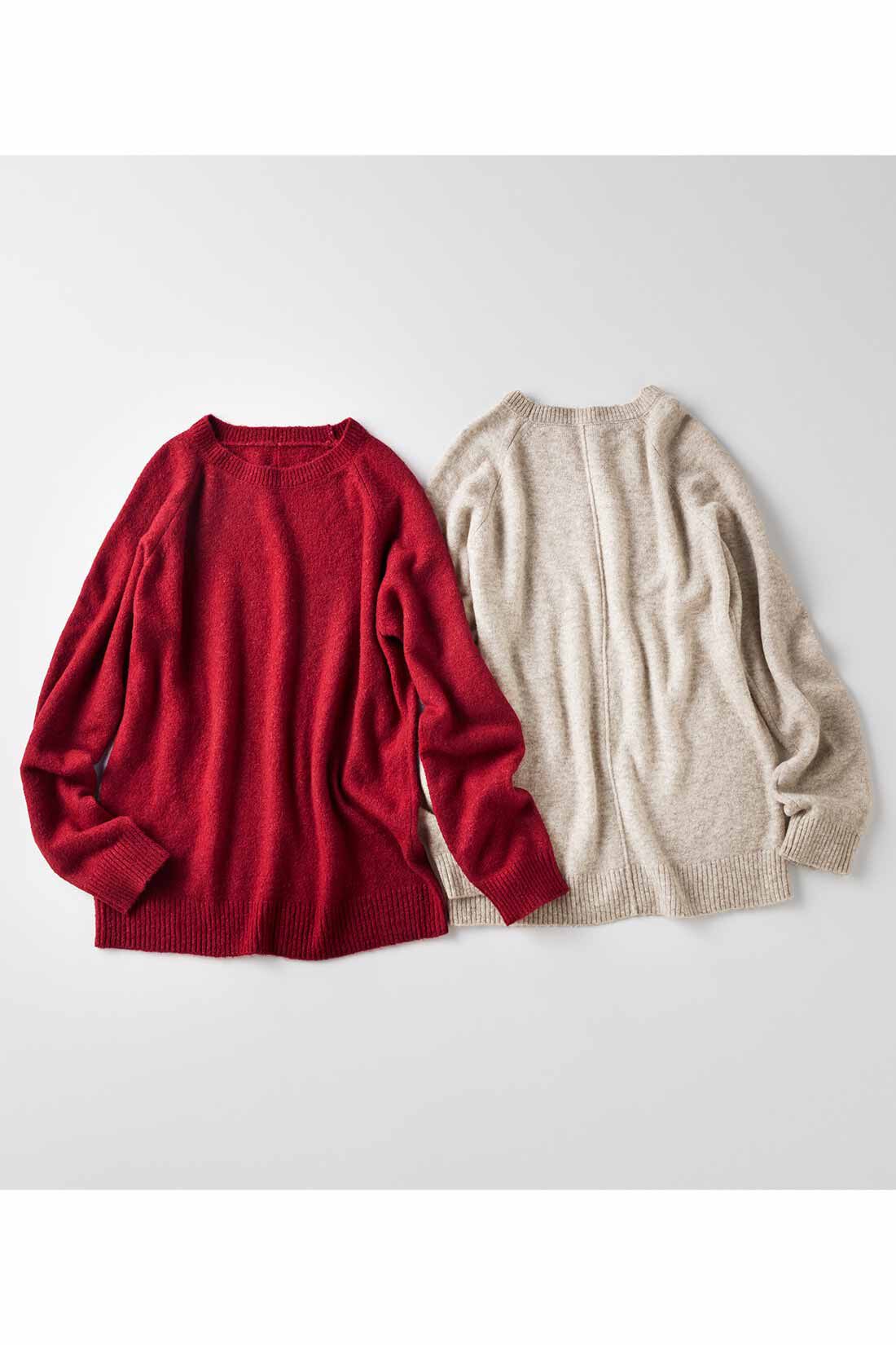 Live in  comfort|リブ イン コンフォート ふんわりやさしいヤク混素材のウォッシャブルニットトップス|左からレッド・ベージュ